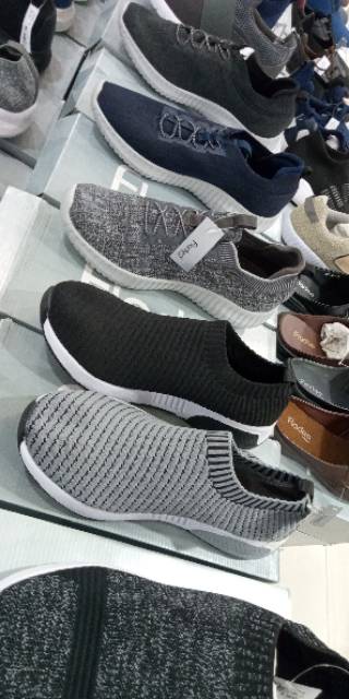 Sepatu cowok original merk FLADEO harga 225ribu aja,ready untuk semua size, ,dijamiin bagus pokoknya