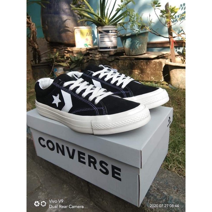 Sepatu Converse Kulit
