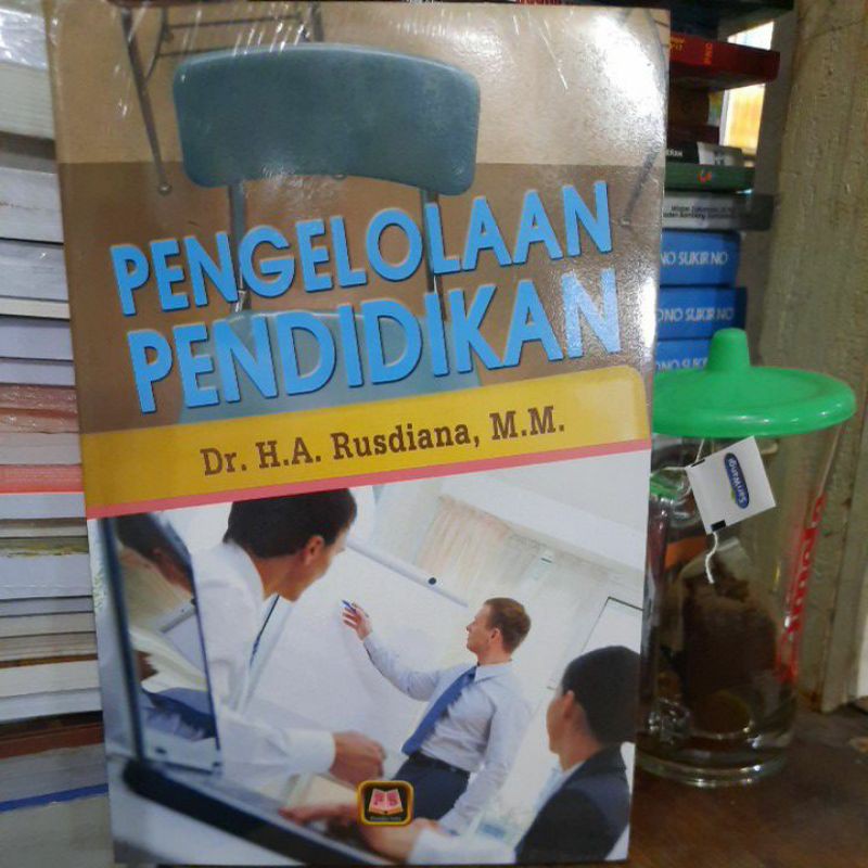 Pengelolaan pendidikan.