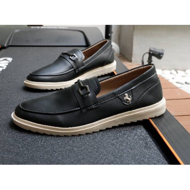 Sepatu santai pria  slip on formal pria