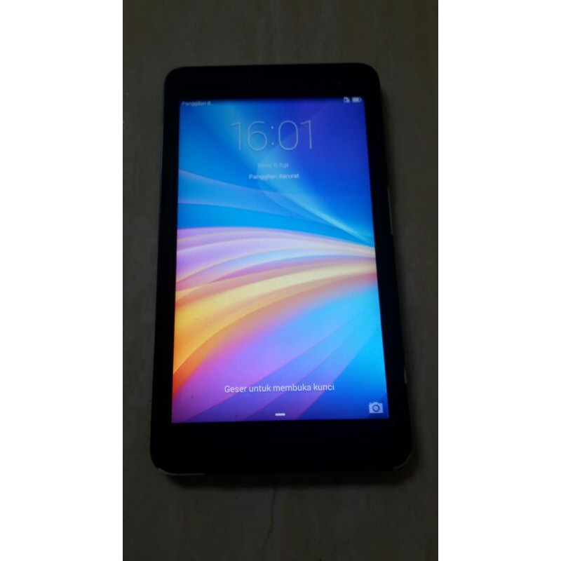 Tablet Huawei T1-701u ram 1 gb rom 8 gb layar IPS teduh dimata jar 3G sentuh retak