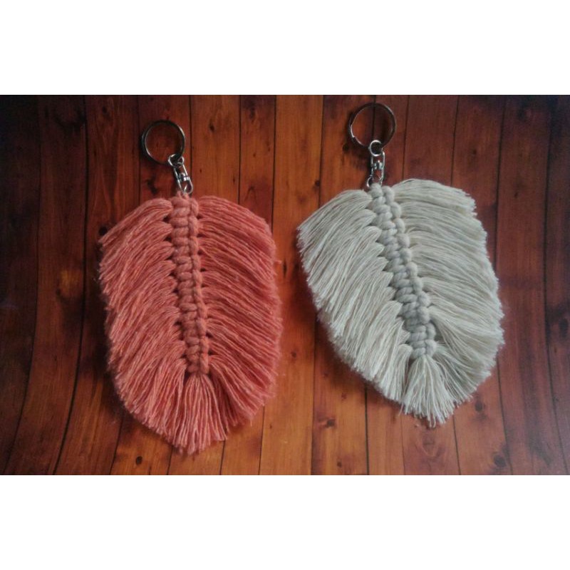 gantungan kunci daun macrame