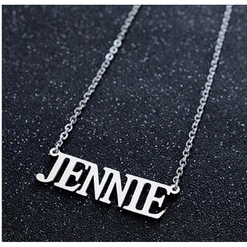 1 Pc Kalung Rantai Titanium Dengan Liontin Tulisan BLACKPINK JENNIE JISOO LISA ROSE Gaya Korea Untuk Wanita