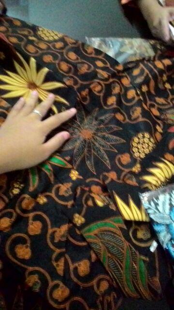 Kemeja Batik Pria Motif Sekar Jagad