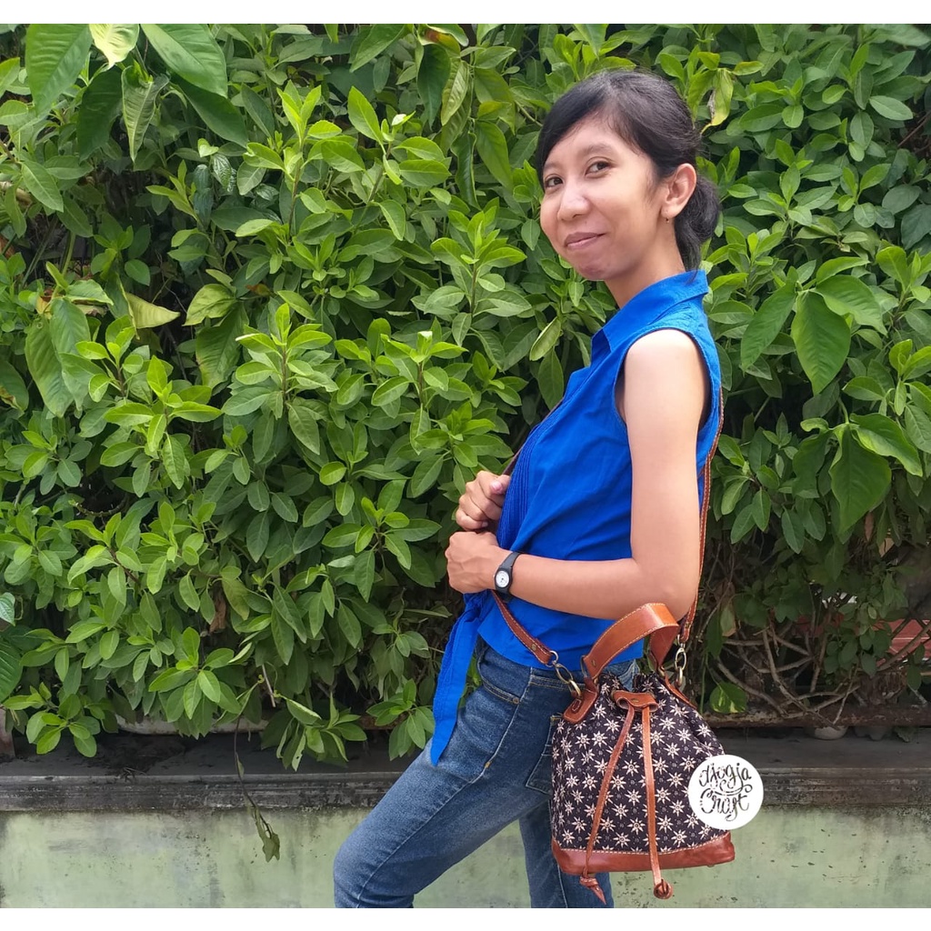 Tas Kulit Selempang Serut Batik Mini