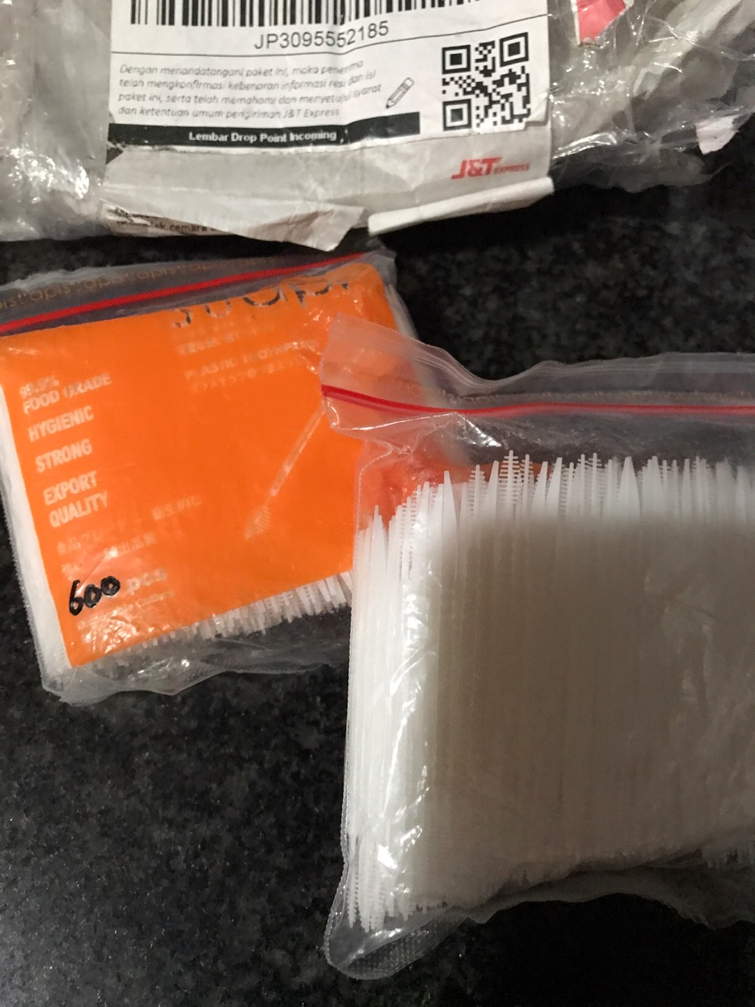 Tusuk Gigi Plastik Suapi Isi 600 Pcs/biji