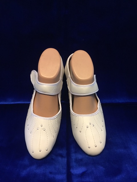 Sepatu haji cewek cantik/sepatuputih/sepatuteplek/sepatuperawat