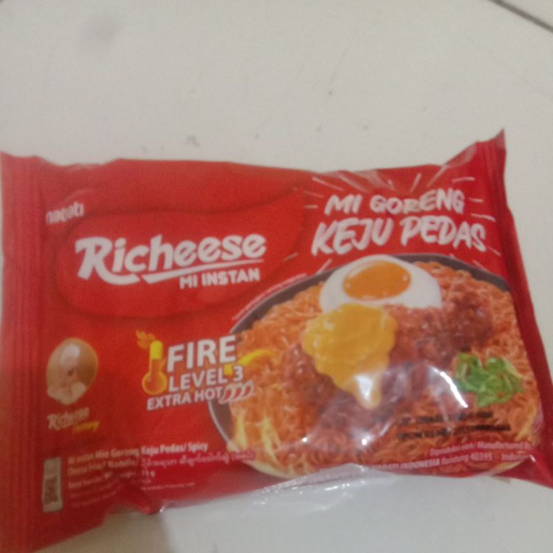 

Richeese mie goreng keju pedas level 3