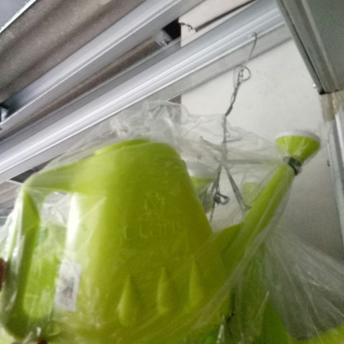 ceret penyiram tanaman mini