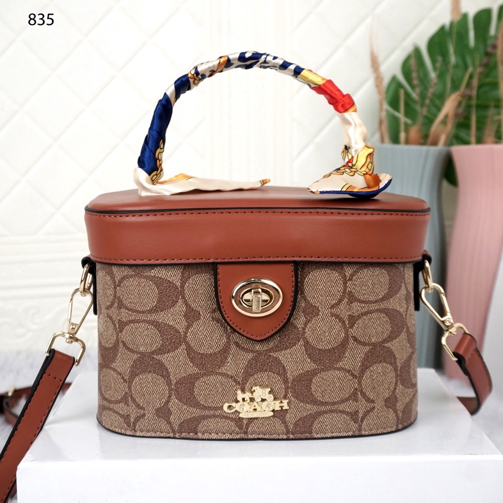 Kay Crossbody 835