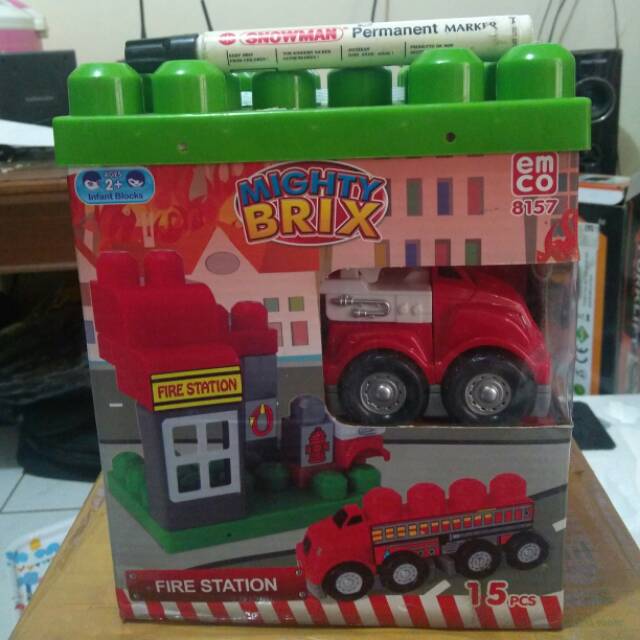 mainan emco mighty brix fire station