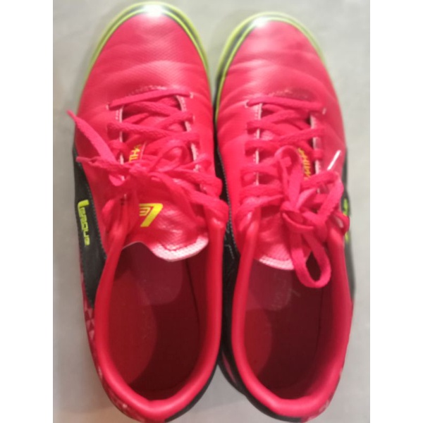 League sepatu futsal merah