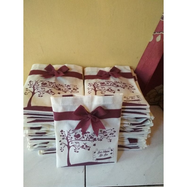 

Tas Snack | Tas Tasyakuran | Tas Souvenir | Tas Bingkisan | Bahan Spunbond | 15x20