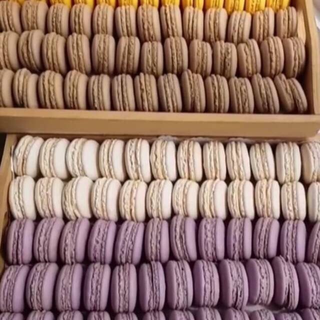 

MACAROON REGULER TERMURAHH!!! harga 10ribuan/pcs (minimal pembelian 10pcs)
