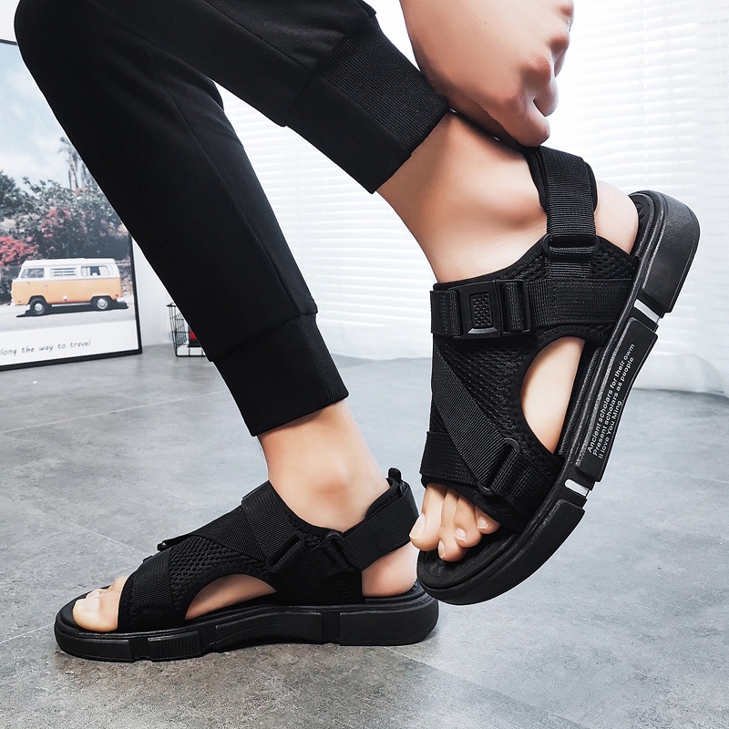 [ COD + Kirim Hari ini ] 2022 Sandal Gunung Pria Baru/Sandal pria gaya Jepang/Sandal Pria Kasual Luar Ruangan Fashion Modern/Sandal Gunung Hitam Murni Pria/Sandal Pria Carvil Gunung/sandal pria dewasa original 100%/Sandal Pria/Sandal Karet Pria