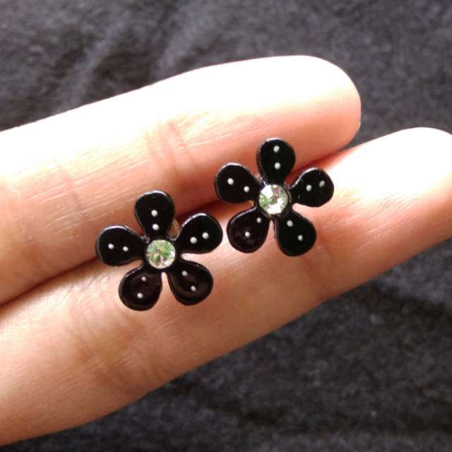❤️ Anting Bunga Hitam