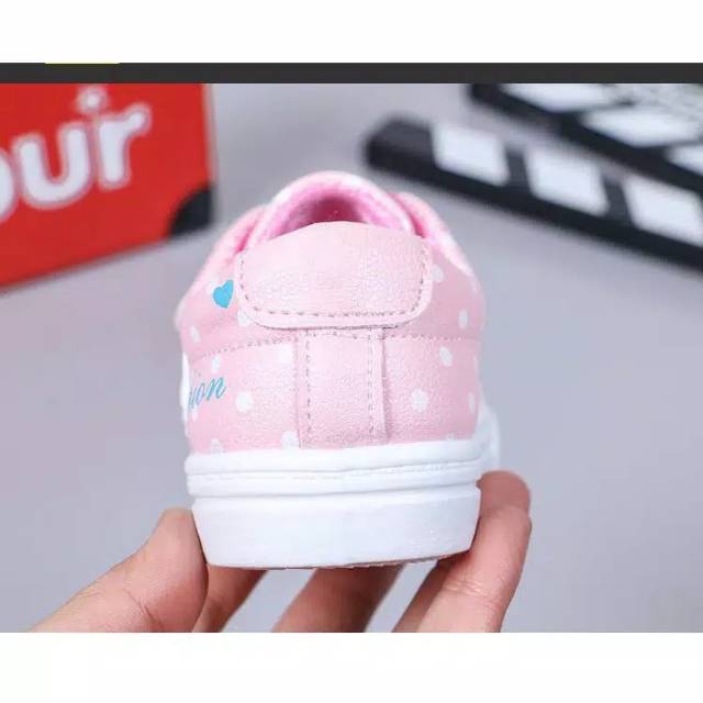 Sepatu anak fashion hello kitty size 26-30