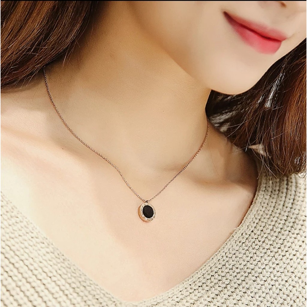 Kalung Titanium Bvlgr Angka Romawi 2 Sisi Warna White End Black