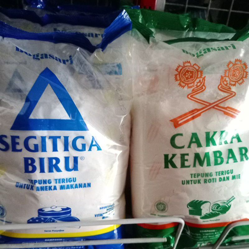 

Tepung terigu Segitiga Biru, Cakra kembar, Kunci Biru 1kg