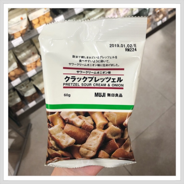 MUJI Pretzel Sour Cream & Onion
