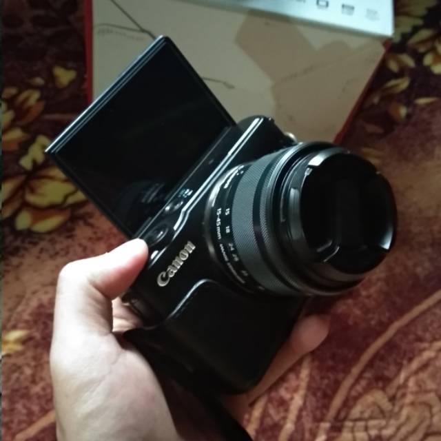 Canon Mirrorless M10