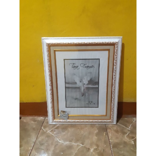 bingkai foto plus kaca ukrn 30 x 40 ukir