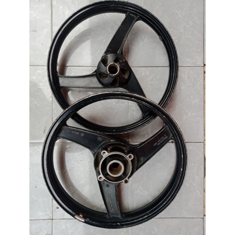 PELEK 1 SET NINJA R 2 TAK DEPAN 17 / BELAKANG 18/ ORIGINAL