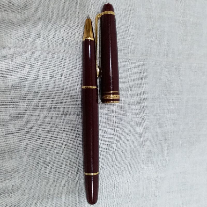 

Preloved MONTBLANC Meisterstuck Burgundy Rollerball Pen (no box)
