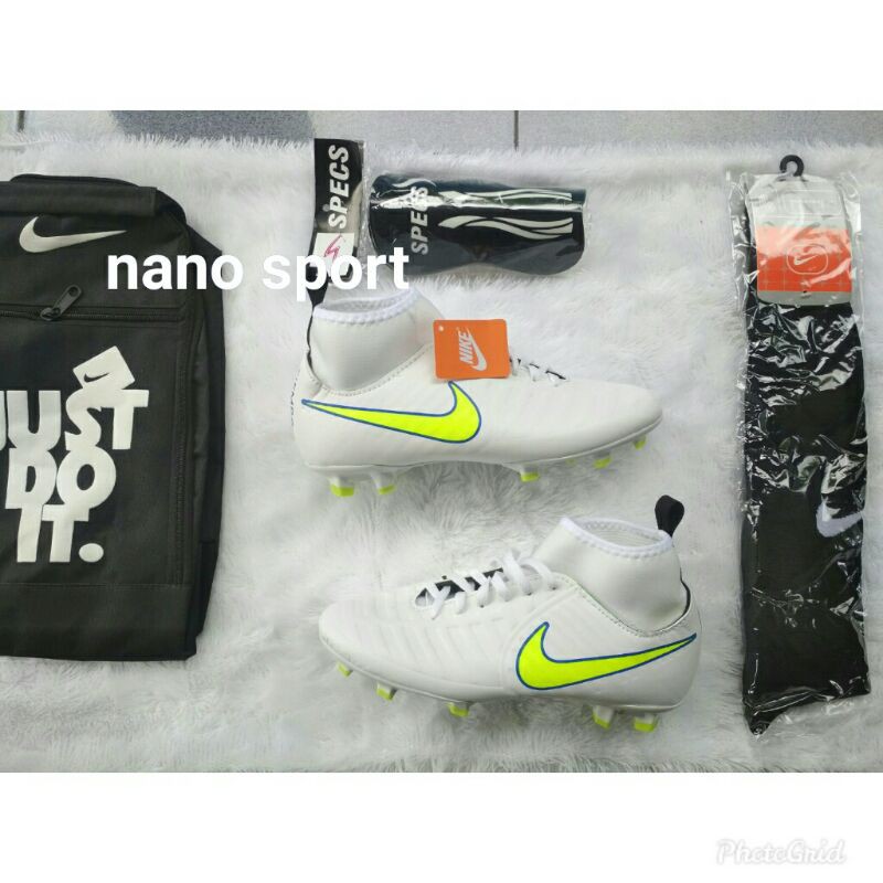 Bisa bayar di tempat cod (PAKET KOMPLIT  ) SEPATU BOLA nike CR7 booth-2