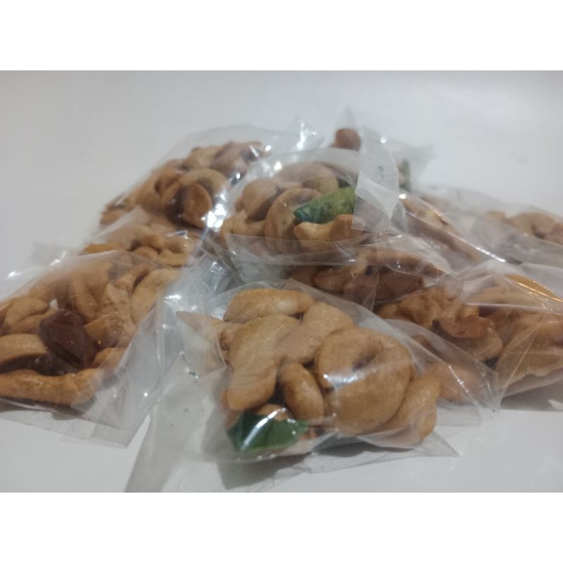 

kacang Mete cemilah murah