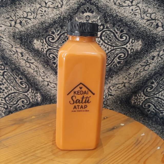

Minuman botol Thai Tea ukuran 500ml