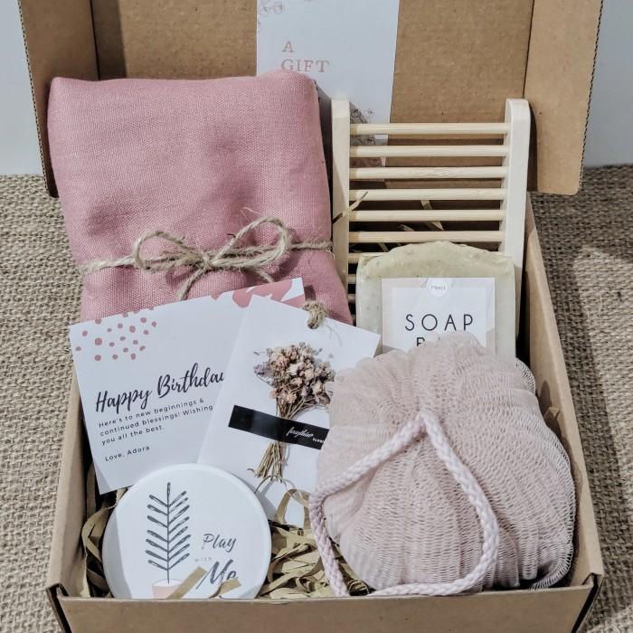 

Hampers | Hampers Hijab Artisan Soap Kado Hadiah Wanita Ulang Tahun Anniversary