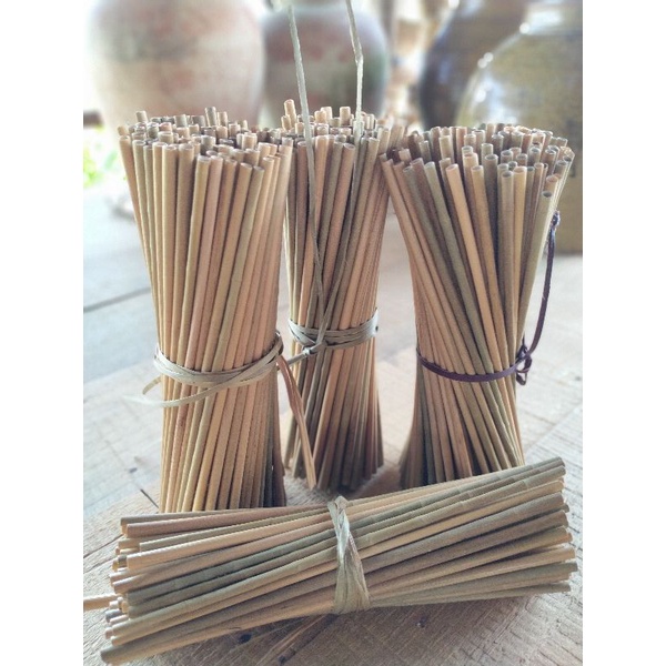 

sedotan purun paling murah/grass straw Isi 100