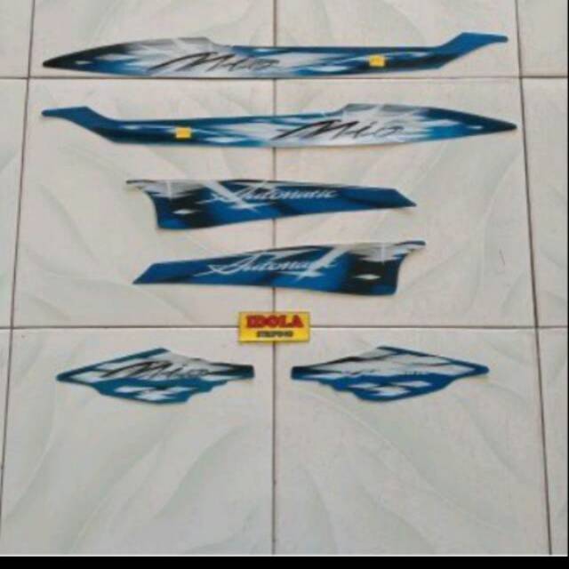 Stripping Mio smile biru