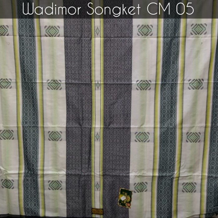 Sarung Tenun Wadimor Songket Timbul Motif Bhs