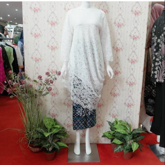 Kebaya modern putih