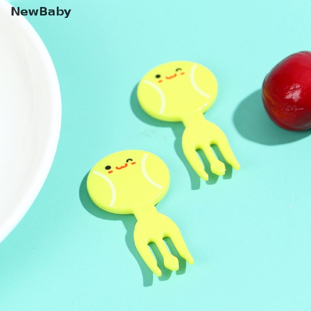 8pcs Garpu Buahkuemakanan Penutup Desain Bola Sepak Kartun Ukuran Mini Untuk Bayi