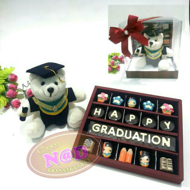 

Coklat wisuda dengan boneka