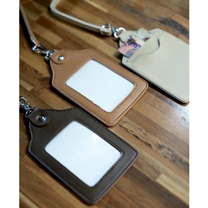

H7Y NAME TAG KULIT / ID CARD HOLDER KULIT / ID CARD / GANTUNGAN NAMA HORIZONTAL, VERTIKAL SS21