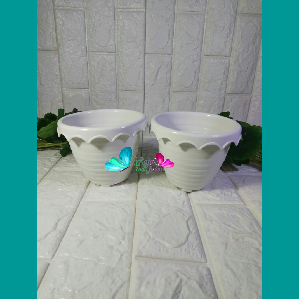 PAKET 3 PCS POT BUNGA TANAMAN TAIWAN BEE 131 PUTIH MIRIP TAWON / PLASTIK / POT KAKTUS