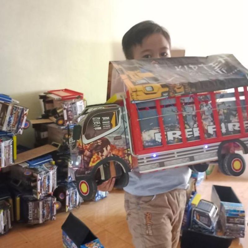 MINIATUR TRUK FUSO GIGA KAYU TEBAL MAINAN ANAK BISA DINAIKI BAN BELOK