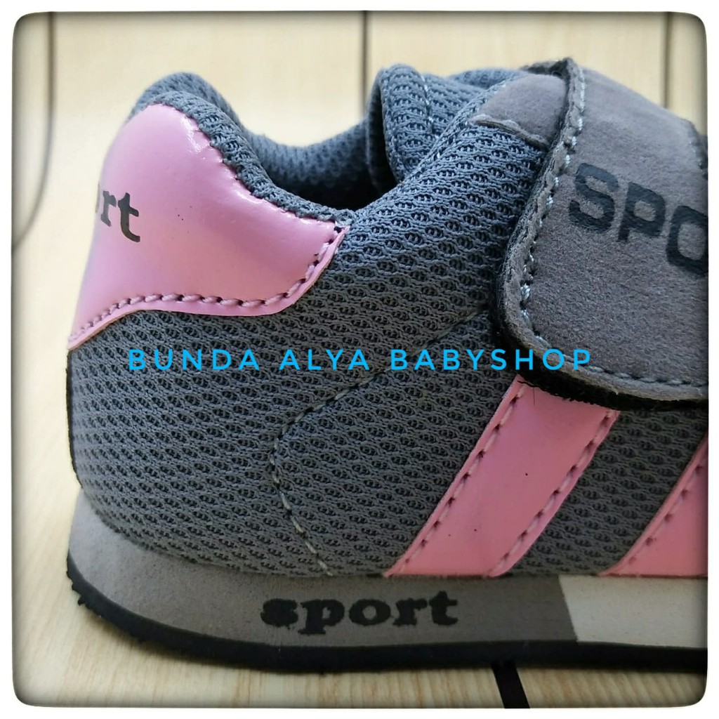 Sepatu Anak Perempuan Sport Usia 2 3 4 Tahun ABU PINK - Sepatu Anak Cewek Size 24 - 27 Alas Karet Anti Licin