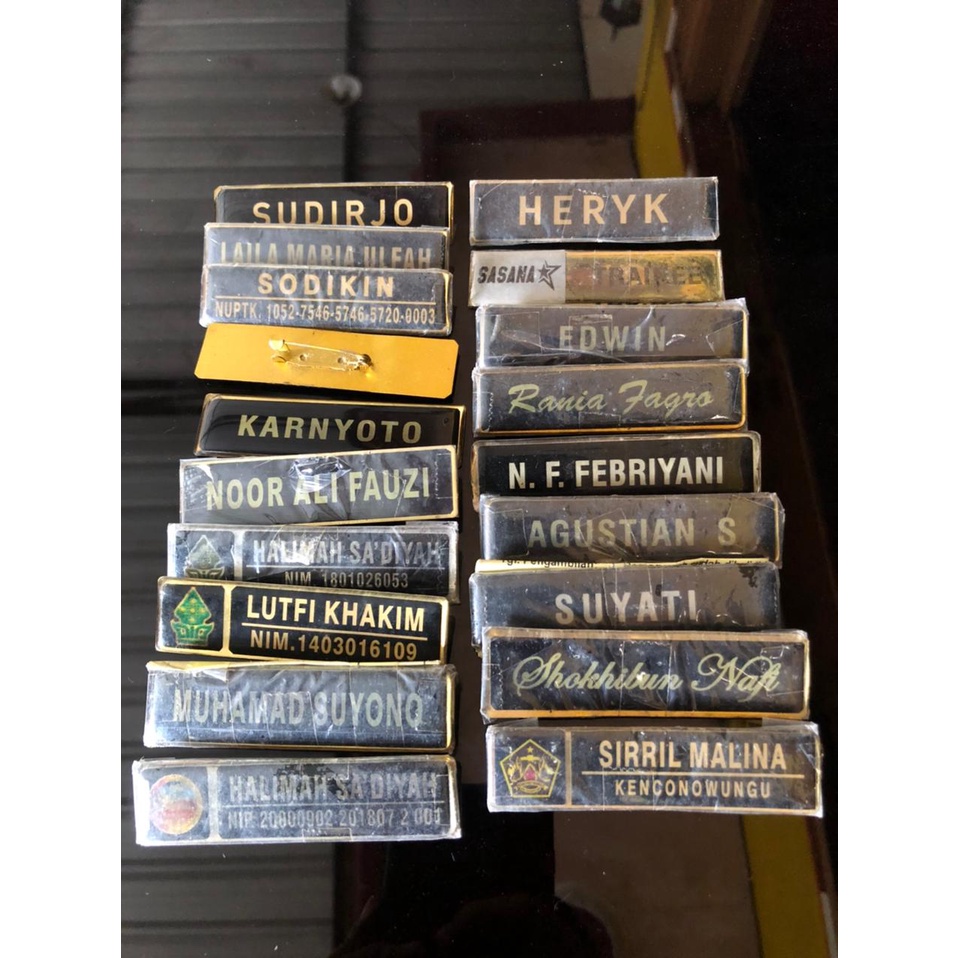 

Nametag / nama dada / name tag dada / name tag kuningan peniti / name tag stainless peniti