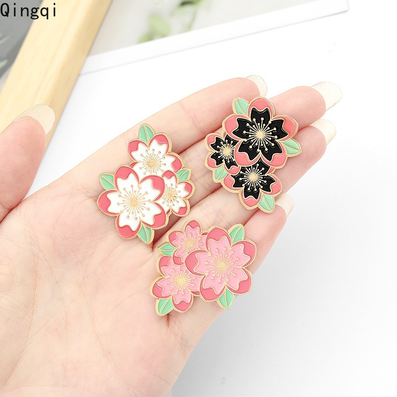 Bros Pin Enamel Desain Bunga Sakura Warna Hitam Putih Pink Untuk Hadiah