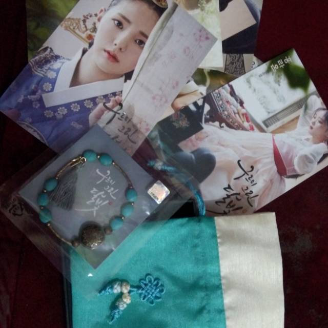 Gelang & Postcard Love In The Moonlight/Moonlight Drawn By Cloud