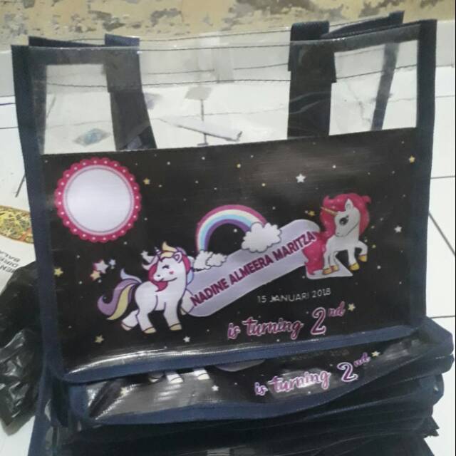 

Tas ultah mika unicorn