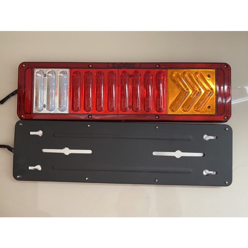 Stop Lamp Lampu Belakang Truk 24 Volt Rem nyala kedip Model 8D Ukuran 46cm