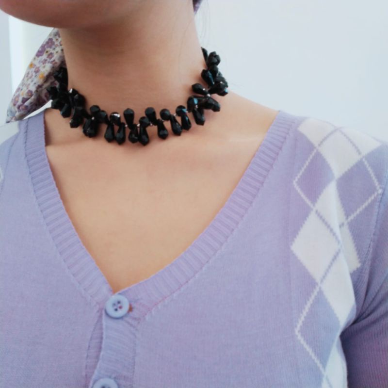 Ralline Black Acrilic Crystal Choker Necklace Kalung Akrilik Tidak Beraturan Kristal Warna Hitam Edgy Style