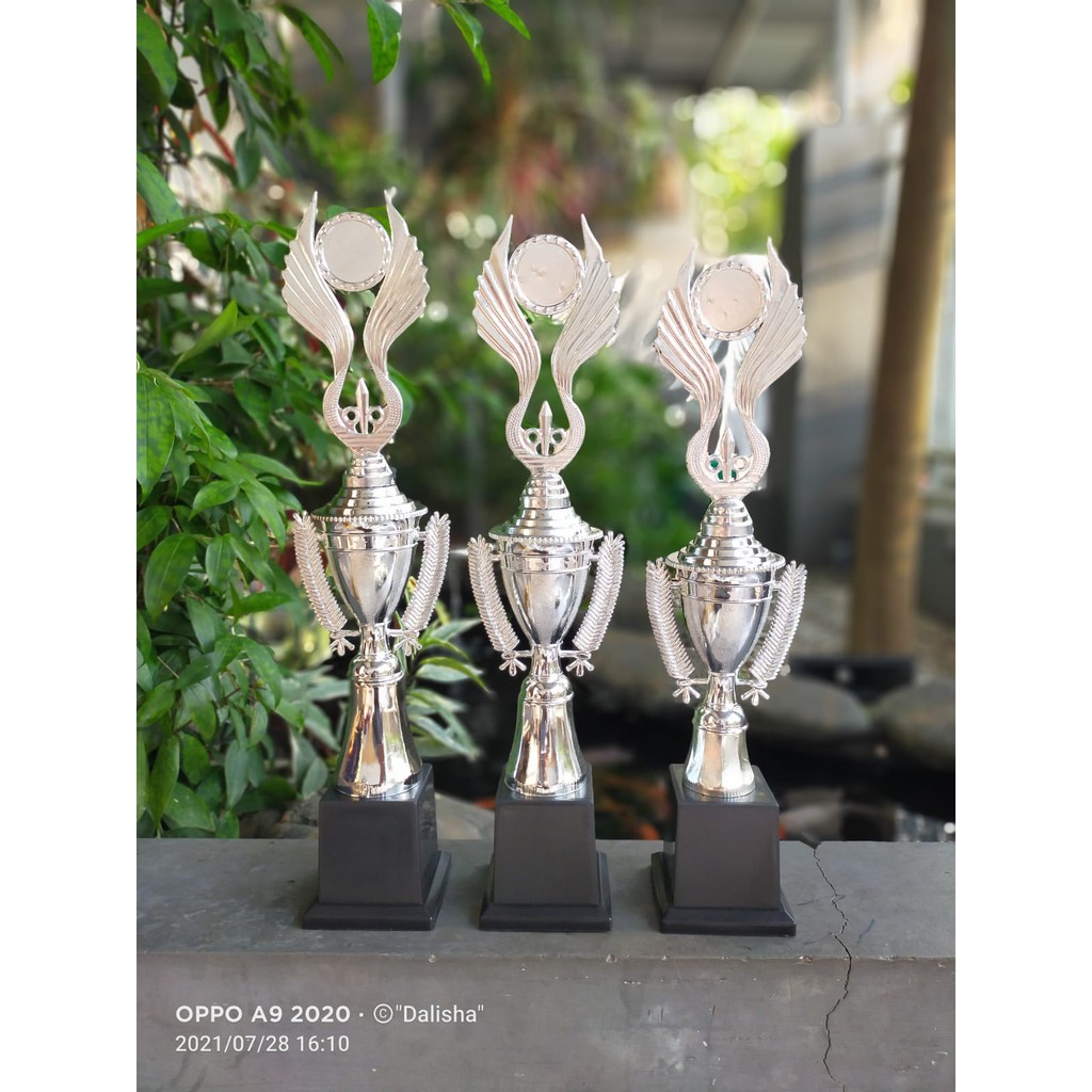 Piala Silver Piala Cup Sayap BuluPiala Murah Piala Eksklusif Piala Plastik Piala Sekolah Piala Lomba