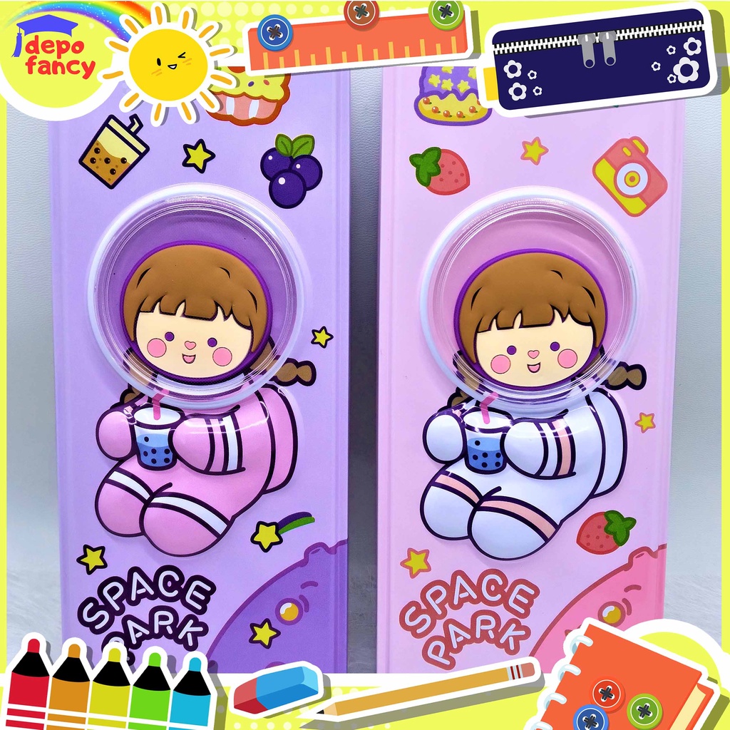 

KOTAK PENSIL KALENG ANTI PENYOK/ TEPAK PENSIL KALENG/ TIN PENCIL CASE / KOTAK PENSIL GAMBAR TIMBUL LUCU 2 Susun Space Park B733
